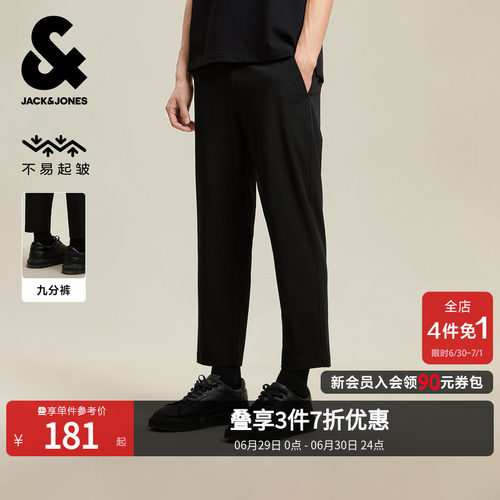 金属字母装饰，后身双侧插袋，不易起皱面料