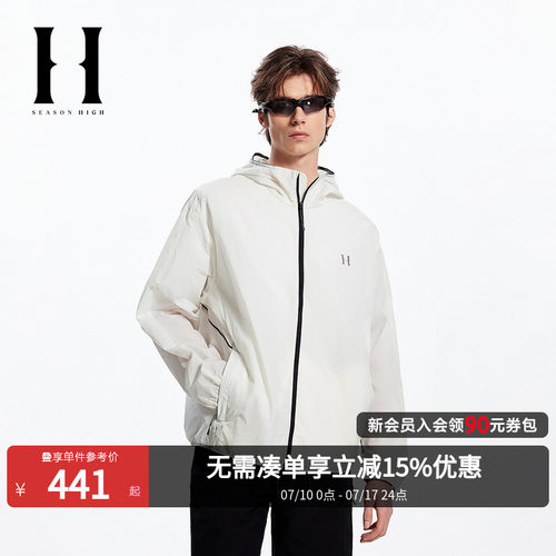 松紧连帽；两侧拉链插袋；单侧胸前字母logo