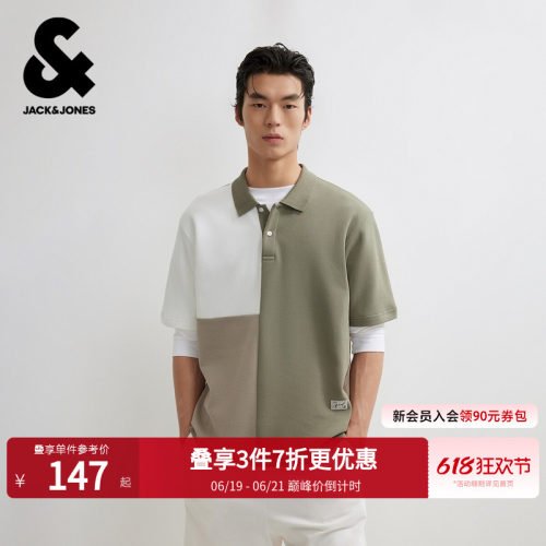略宽松版型；衣身撞色拼接图案；翻领领型