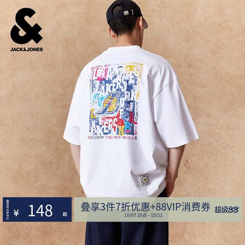 廓形版型；罗纹圆领领口；背后印花图案设计