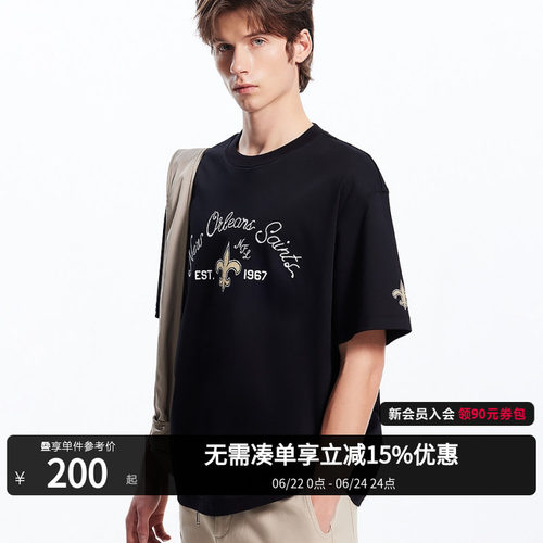 袖口球队胶印logo；背后外缝NFL贴布logo
