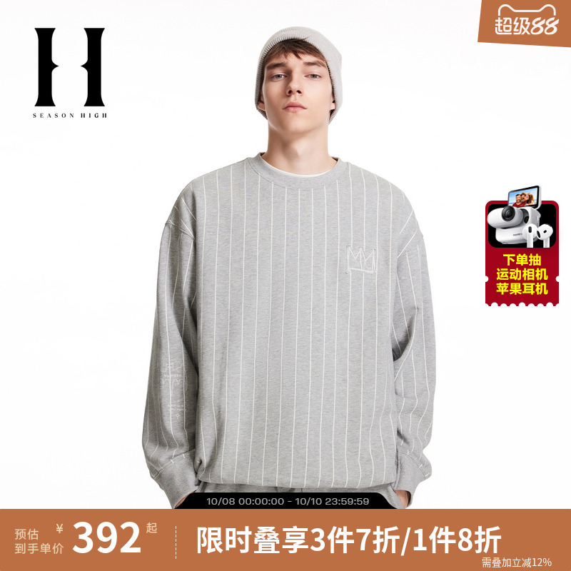 宽松版型；罗纹圆领；外缝贴布logo
