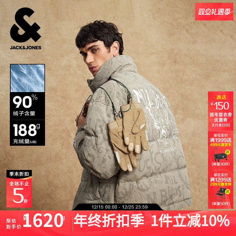 宽松版型，立领领型，拉链门襟，鹿球队字母