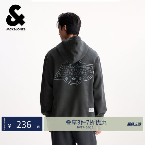 宽松版型，抽绳连帽设计，袋鼠口袋