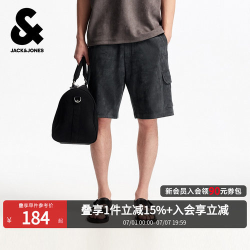 宽松版型，弹力抽绳腰，两侧工装戴盖口袋