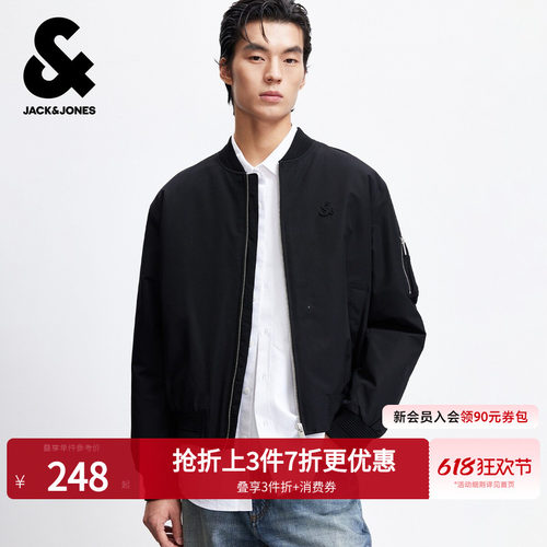 略宽松版型，罗纹棒球领，