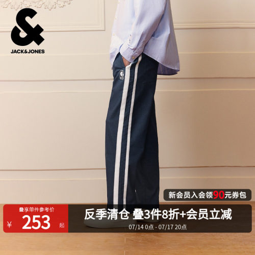 宽松版型；抽绳松紧腰头；两侧插袋