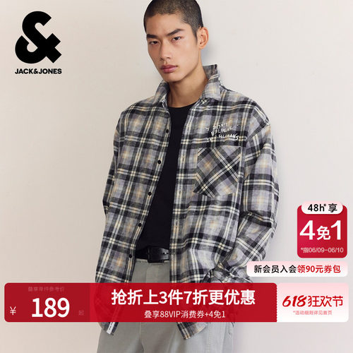 宽松版型，翻领领口，纽扣门襟，衣身格纹