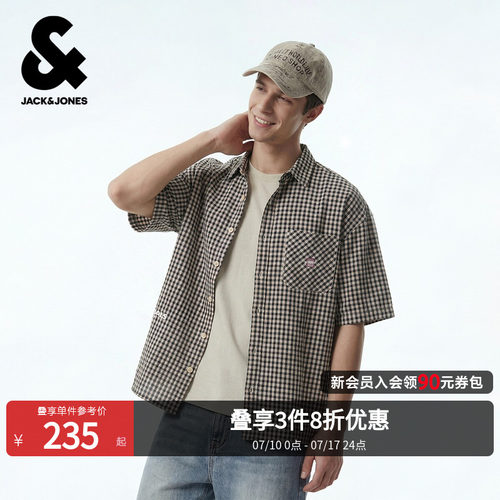 略宽松版型；衬衫领型；纽扣门襟；
