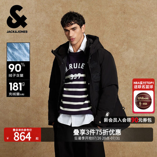 略宽松版型；抽绳连帽领型；摁扣拉链