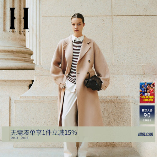 平驳领领型，双排扣设计，双侧带盖插袋，
