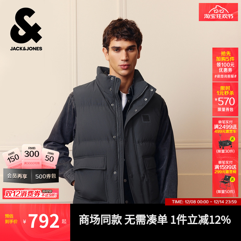 略宽松版型；拉链+摁扣门襟；多功能口袋