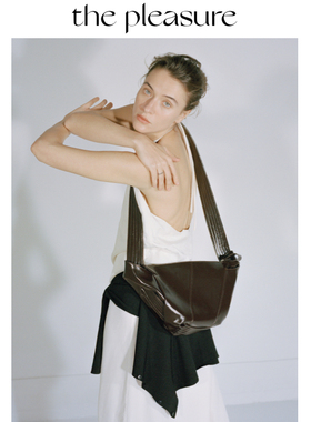 the pleasure小号徘徊包简约通勤斜挎大容量托特油蜡牛皮牛角包