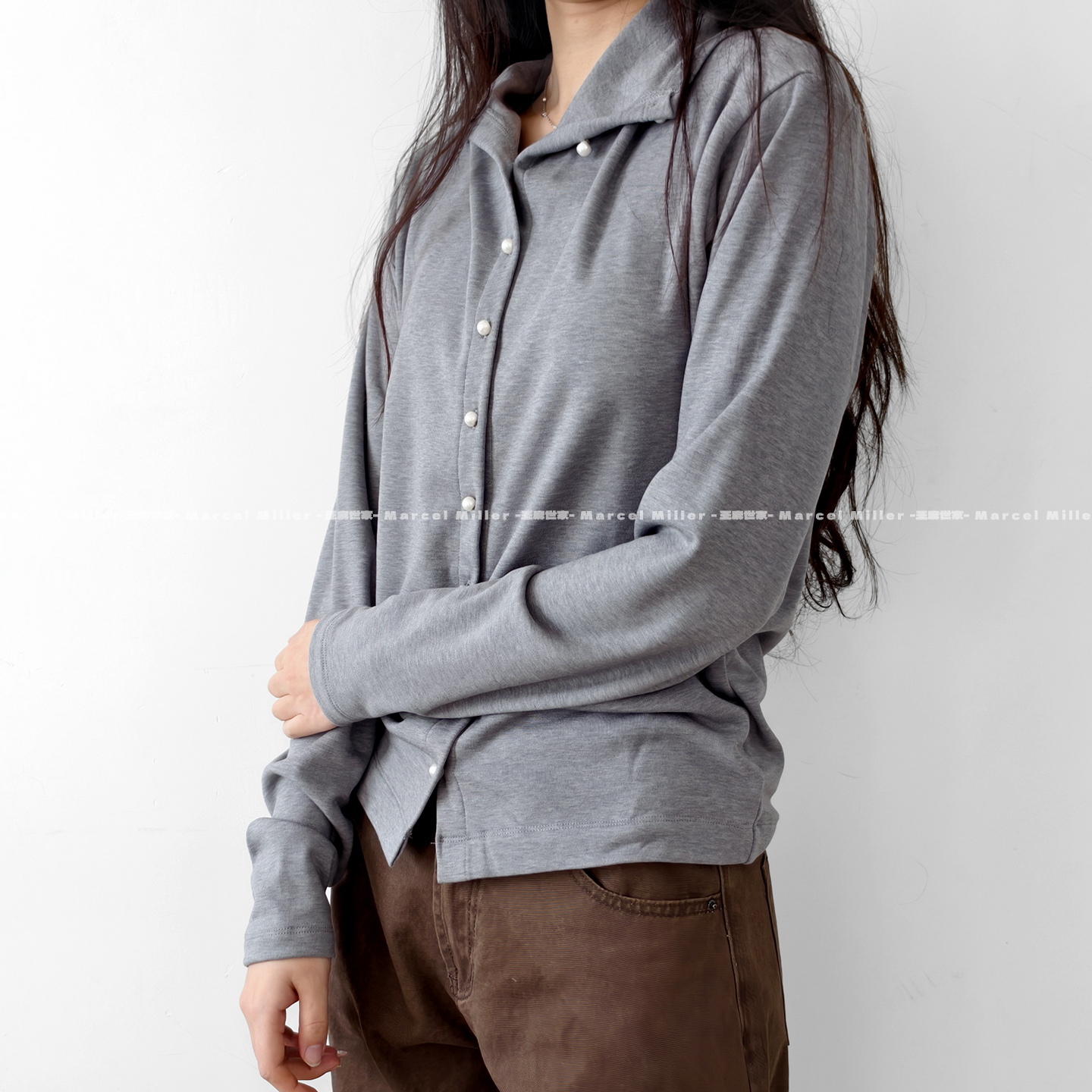 珍珠扣小立领长袖薄绒打底衫