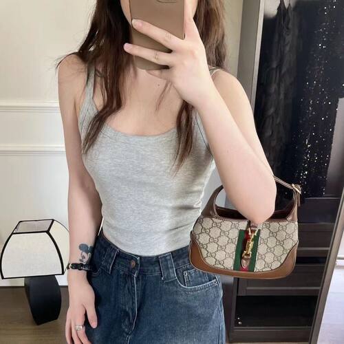 吊带背心女带胸垫多巴胺穿搭辣妹螺纹棉韩版高级感修身纯欲风上衣