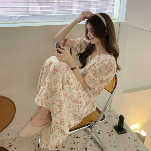 Real price! Chiffon Skirt temperament V-neck bubble sleeve long skirt Korean first love floral dress