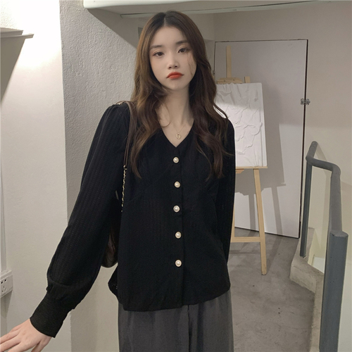 Real shooting real price autumn and winter retro design feeling versatile long sleeved shirt women's French collar bottomed shirt trend