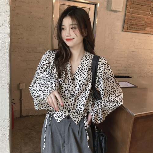 Real price! Sweet cool design sense drawstring lace up short shirt French V-neck retro leopard top