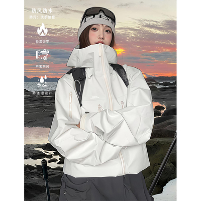 极地白色冲锋衣外套女款2025新款