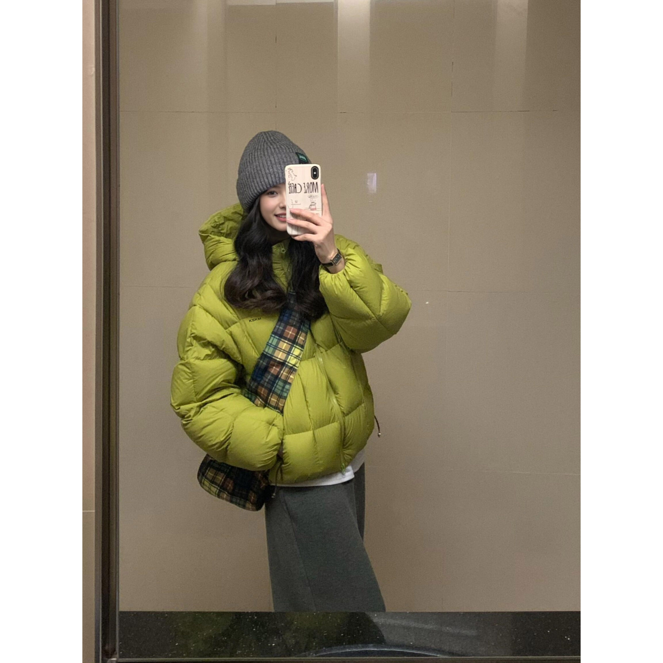 卡盛黄绿色方格白鸭绒羽绒服