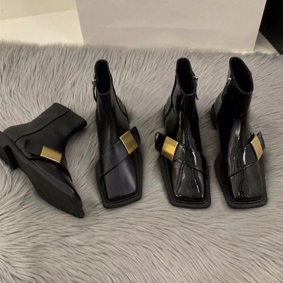 平底方头黑色英伦风马丁靴女鞋2024新款春秋冬季复古法式小短靴子