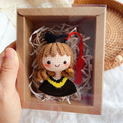 Hand-Crocheting Doctor Cap Bouquet Miniature Figurines Keych