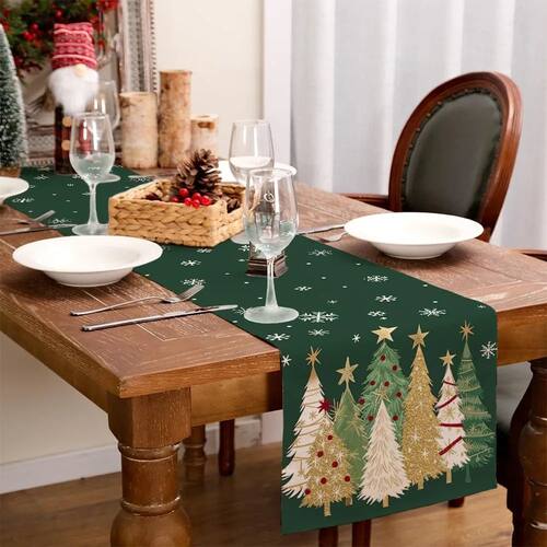 Christmas Tree-Printed Green table flag: Festive Décor for