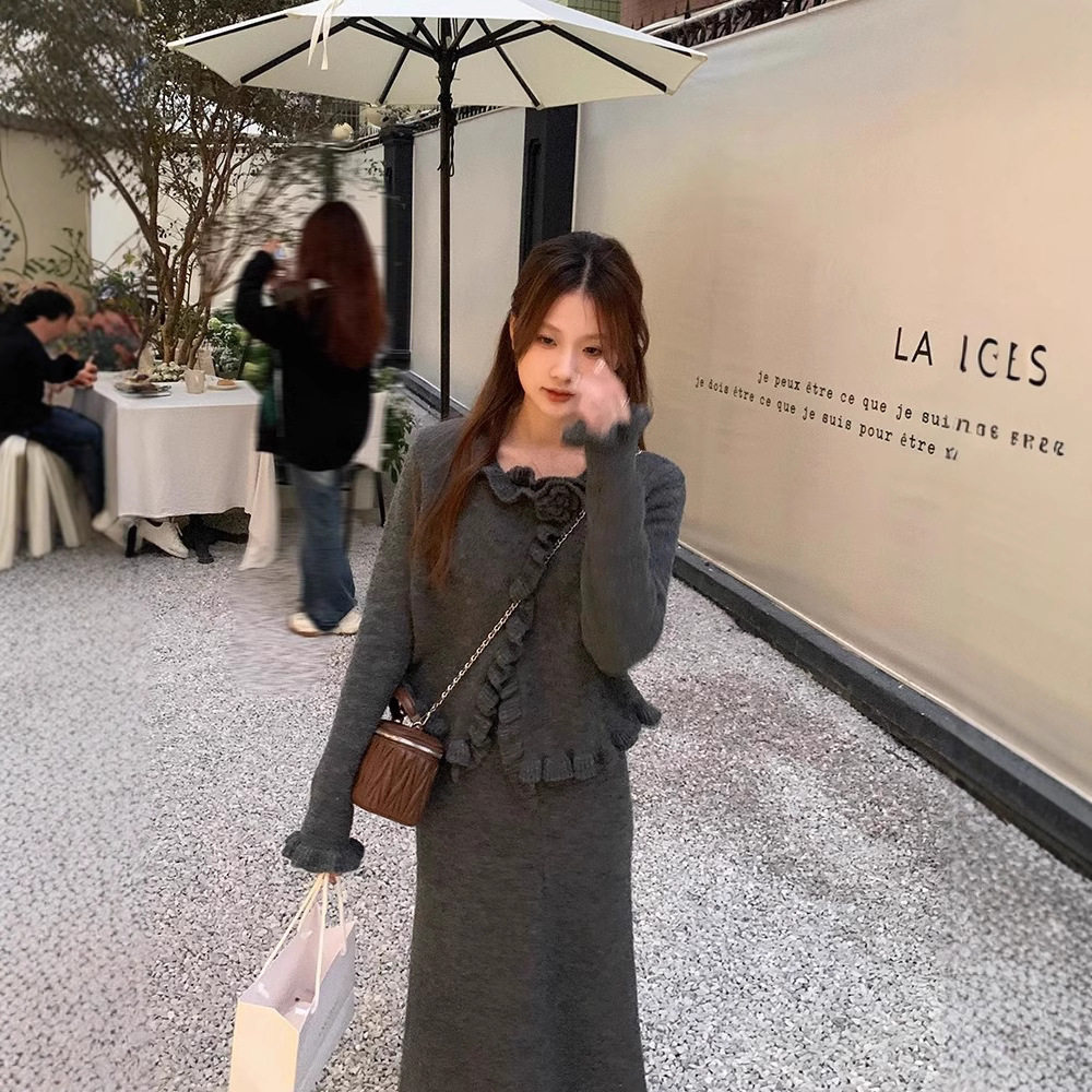 通勤风木耳边针织套装女秋冬显瘦上衣直筒百搭流苏半身长裙两件套