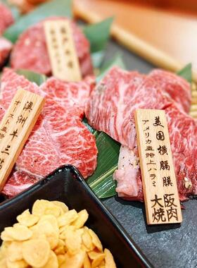 鲁神匠菜名牌烤肉店实木雕刻