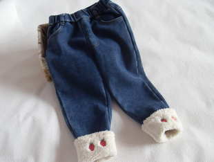 桃小酥秋冬女童加绒牛仔裤 裤脚卷边羊羔毛刺绣草莓一体绒铅笔裤