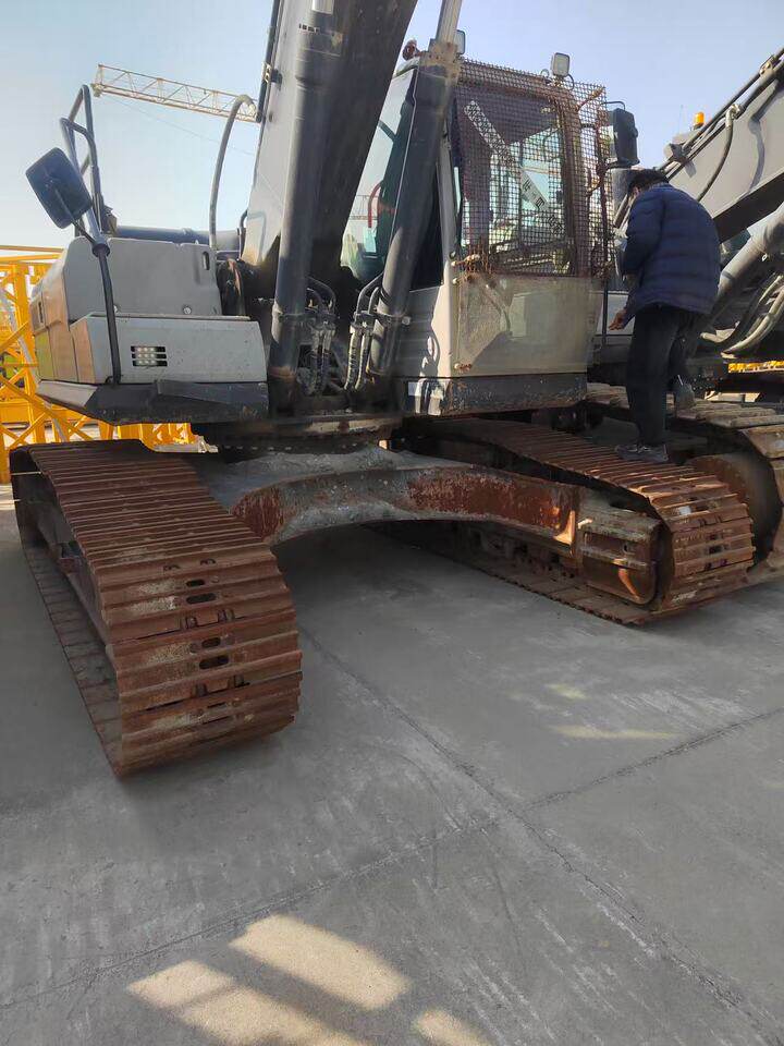 4月3日西安中联牌ZE245E-10履带式液压挖掘机一台网络拍卖公告