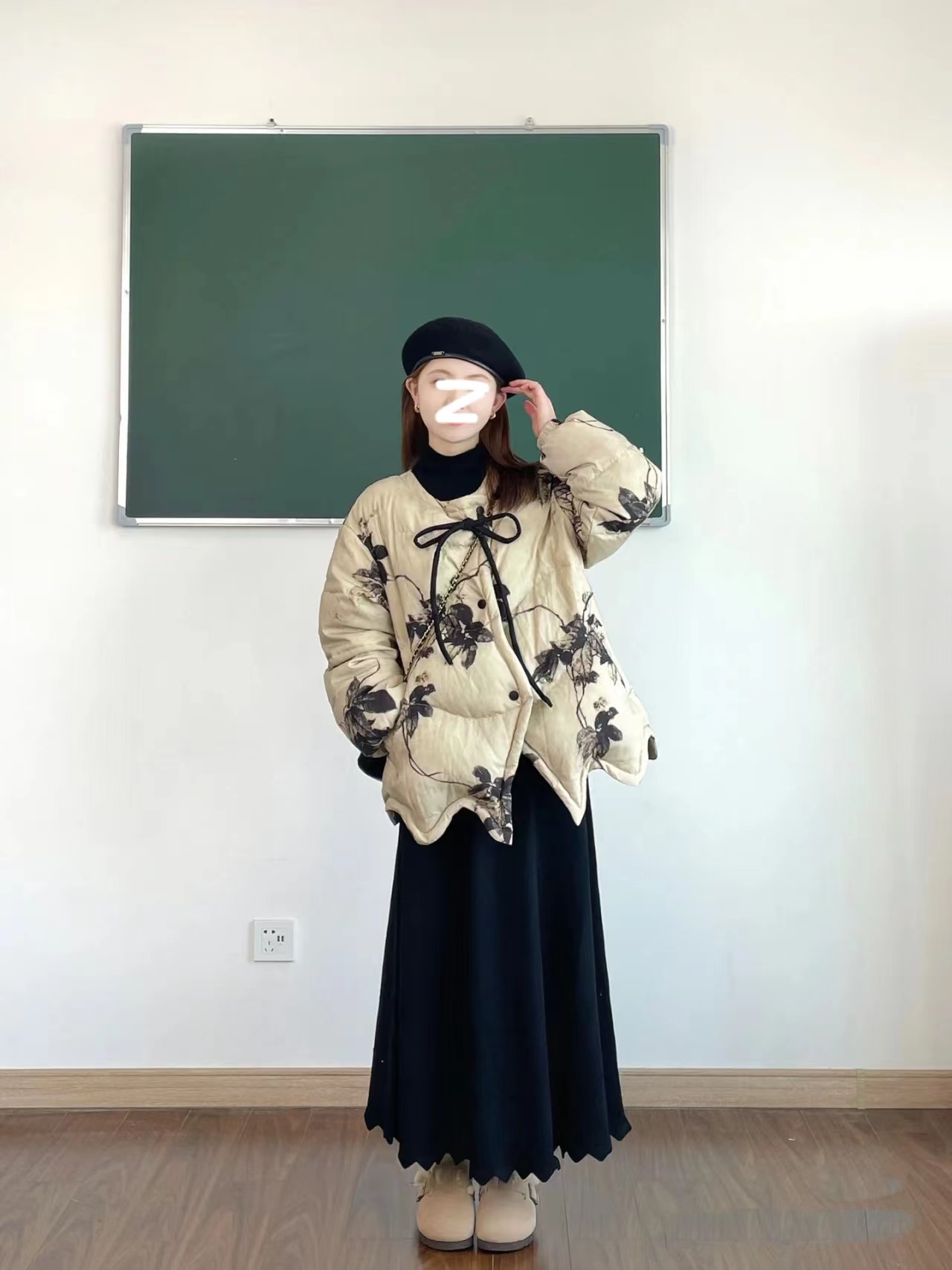 羽绒服短款白鸭绒外套设计感圆领