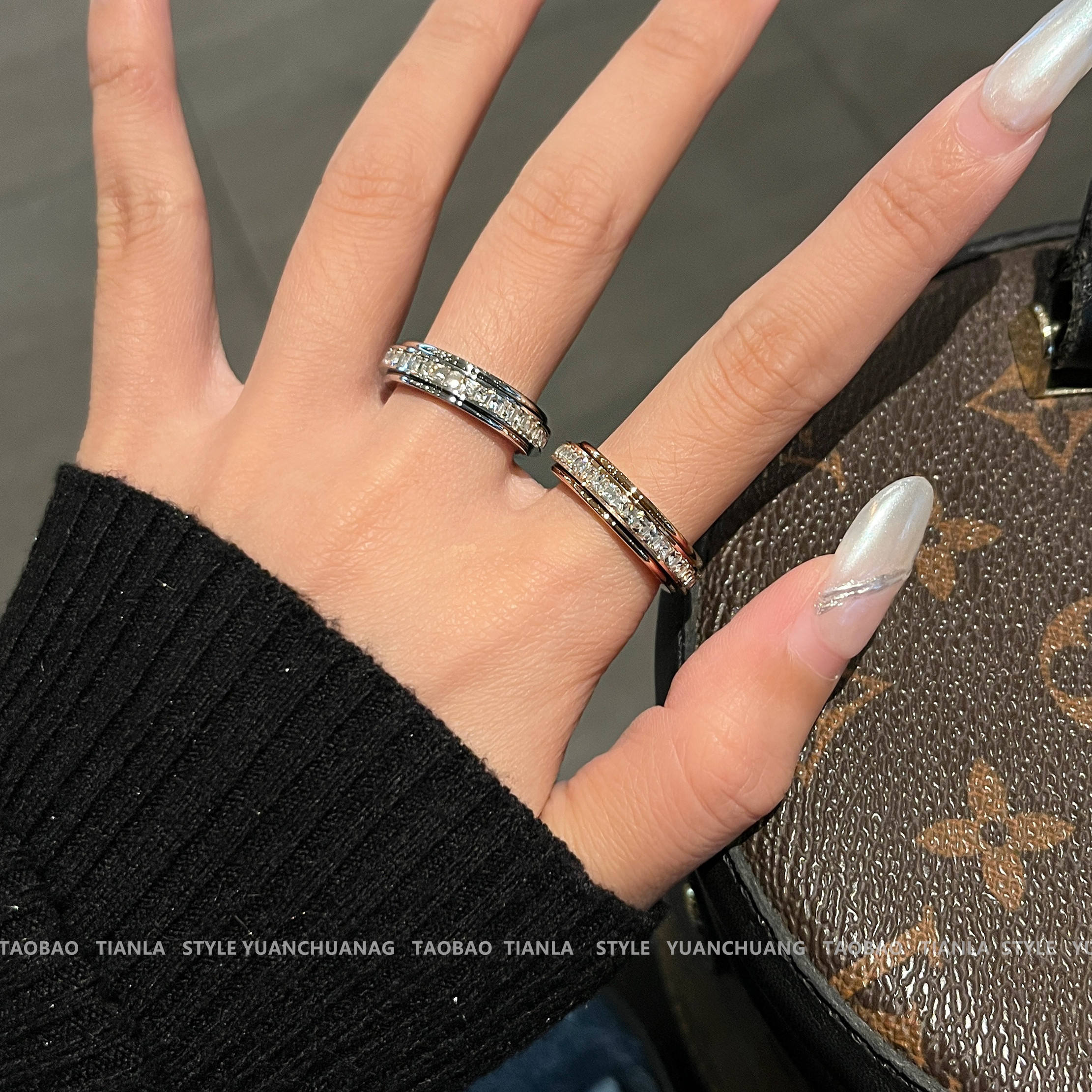 可旋转钛钢镶钻戒指女