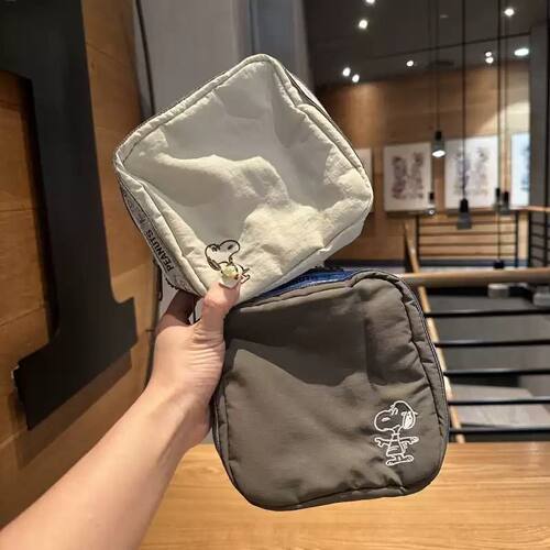 可爱卡通复古刺绣狗狗方形拉链多功能化妆包外出便携洗漱包收纳包