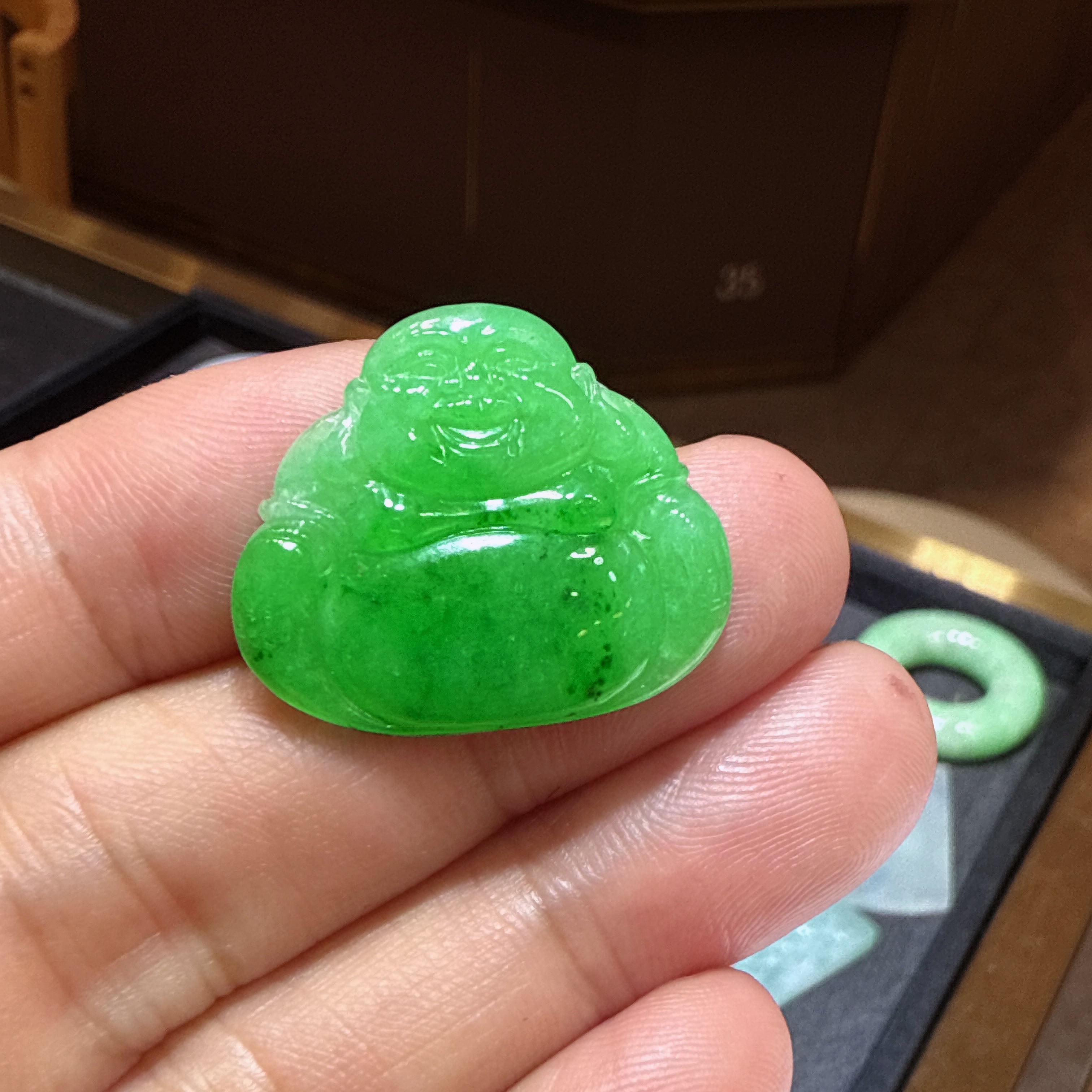 缅甸天然翡翠A货冰种满绿佛公吊缅甸翡翠