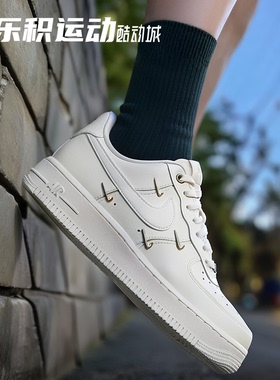 乐积运动 NIKE AIR FORCE 1 AF1 白金空军休闲板鞋女款FV3654-111