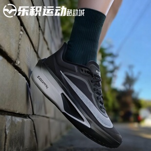 FLY 001 乐积运动 ZOOM 低帮舒适跑步鞋 FN8454 黑灰色男款 NIKE