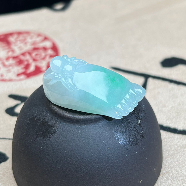 天然缅甸翡翠A货淡绿脚丫知足