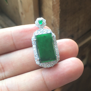 满色危地马拉翡翠无事方牌镶嵌S925银吊坠保真A货挂坠送证书包邮