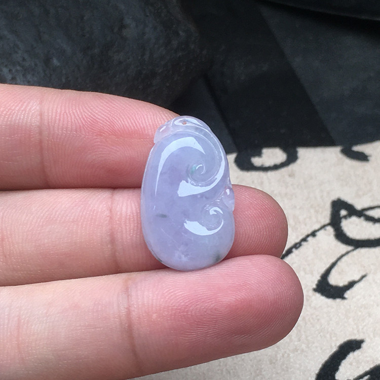 玉石寨A货翡翠如意吊坠送证