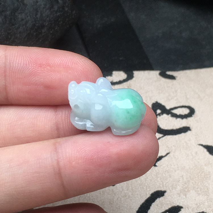 玉石寨A货翡翠貔貅吊坠送证