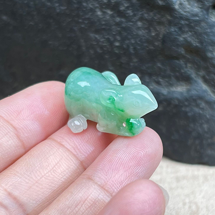 缅甸A货冰糯飘阳绿翡翠生肖吊坠