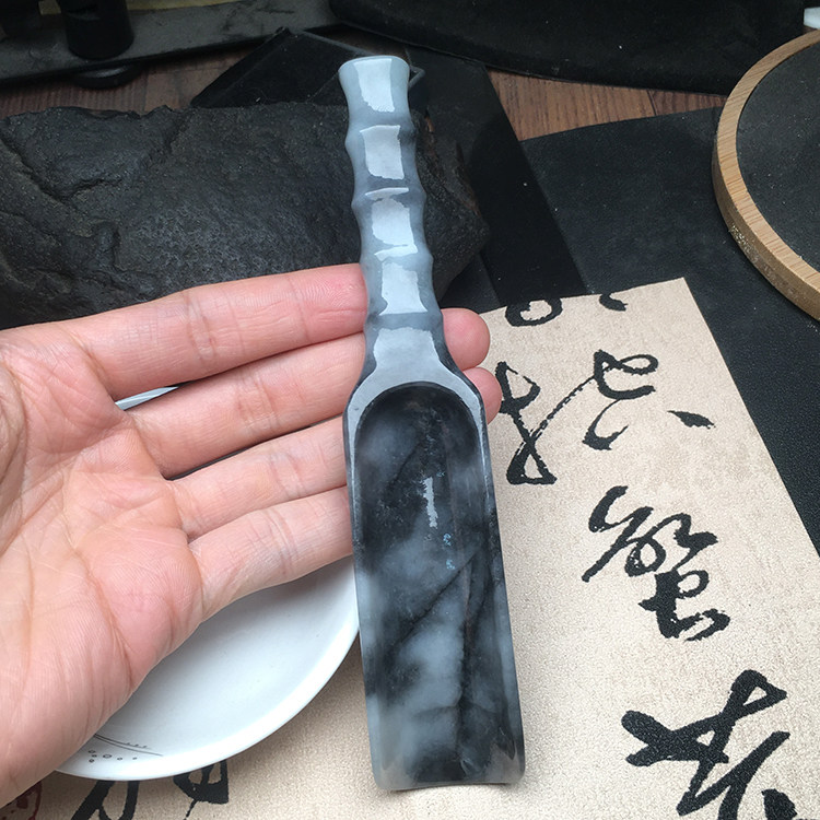 玉石寨A货翡翠茶铲吊坠