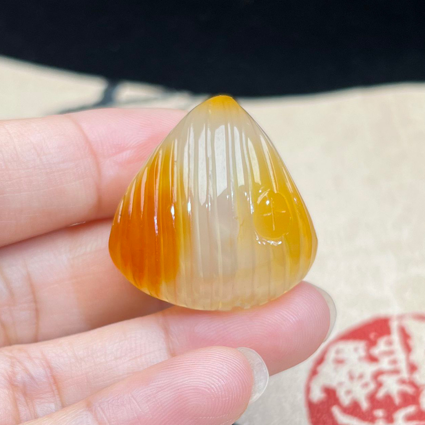天然红玛瑙贝壳掌上明珠项坠挂件