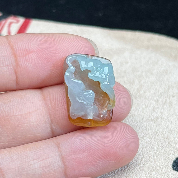 缅甸天然黄翡翠A货蝙蝠挂件编织