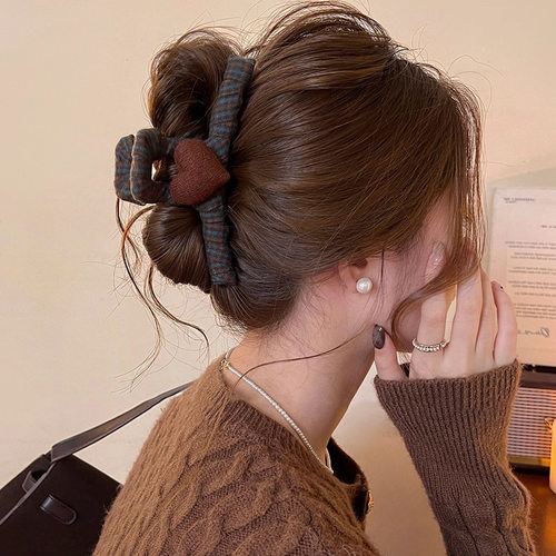 韩系格纹爱心抓夹女2025新款高级感鲨鱼夹发量多盘发夹后脑勺发饰