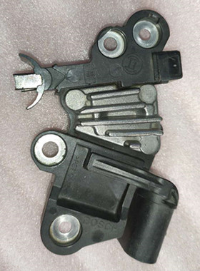 适用于奔驰W221S350S500S600E300W212ML350ML320R350发电机调节器