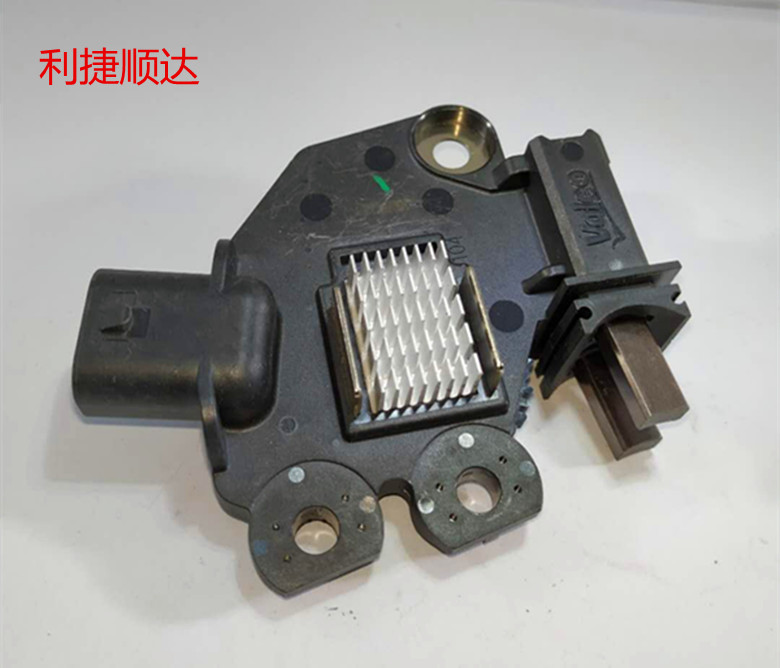 适用于 新君越 君威 GL8发电机调节器