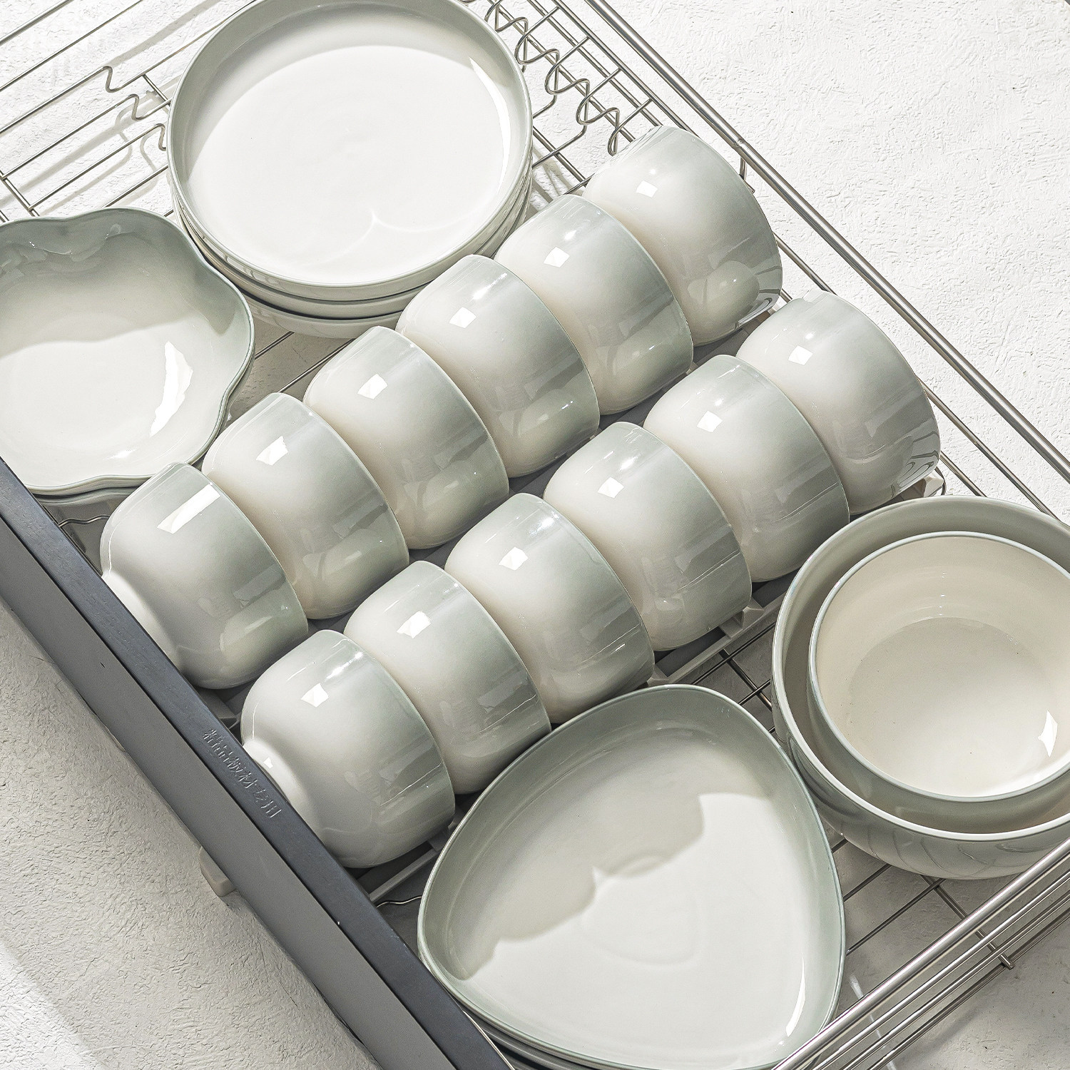 餐具套装家用2025新款高颜值碗盘餐具釉下彩碗筷盘子套装结婚礼物