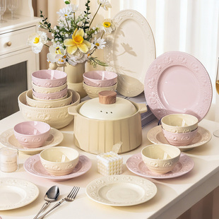 碗盘餐具家用2025新款纯色浮雕餐具套装陶瓷碗盘碗筷整套结婚礼物